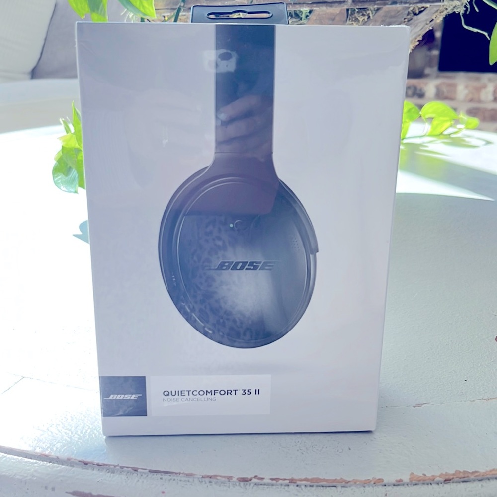 COPY - Bose noise cancelling quiet comfort headphone